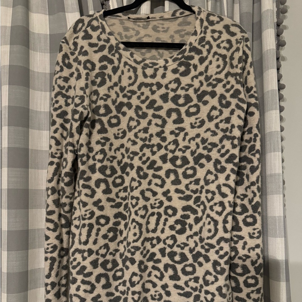 Women’s long sleeve top/sweater